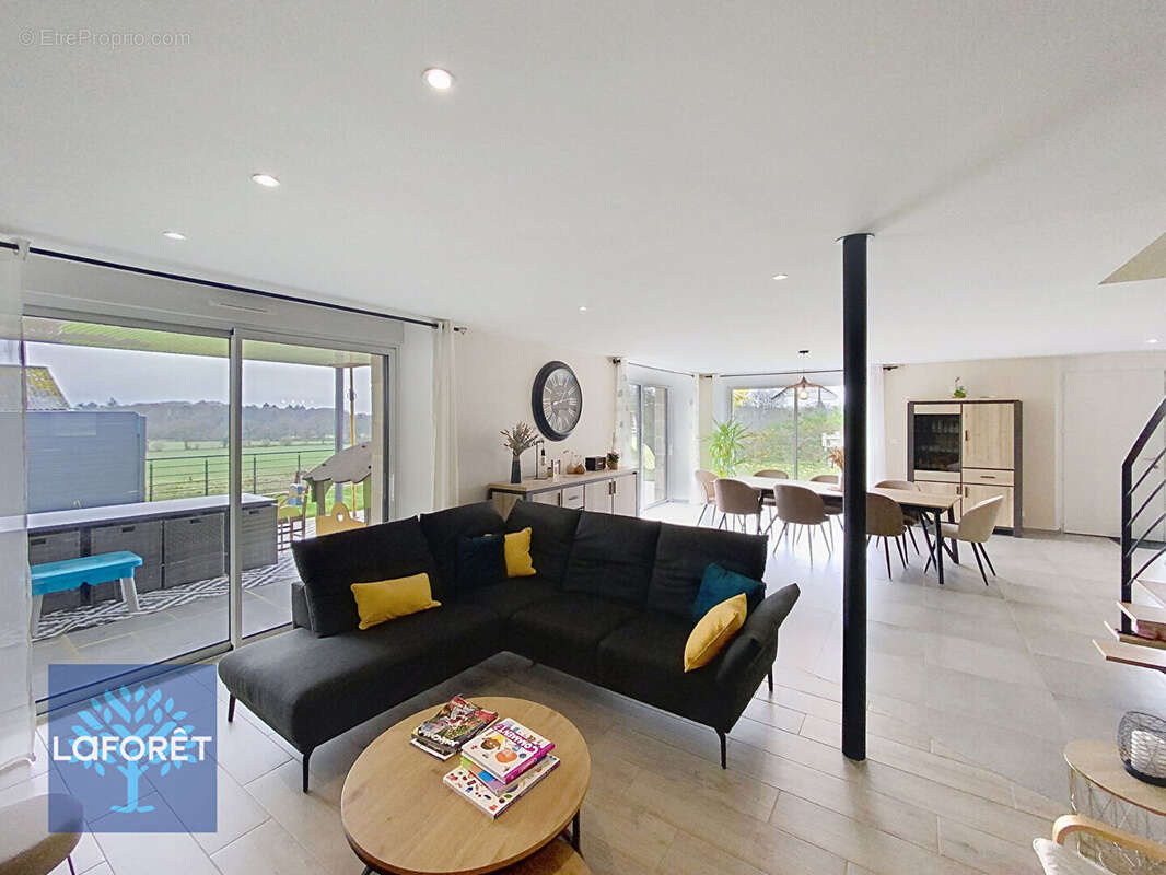 Maison à SAINT-CHRISTOPHE-DES-BOIS