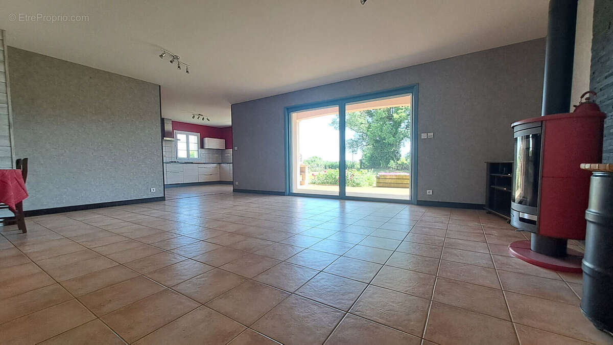 Maison à FAYE-SUR-ARDIN