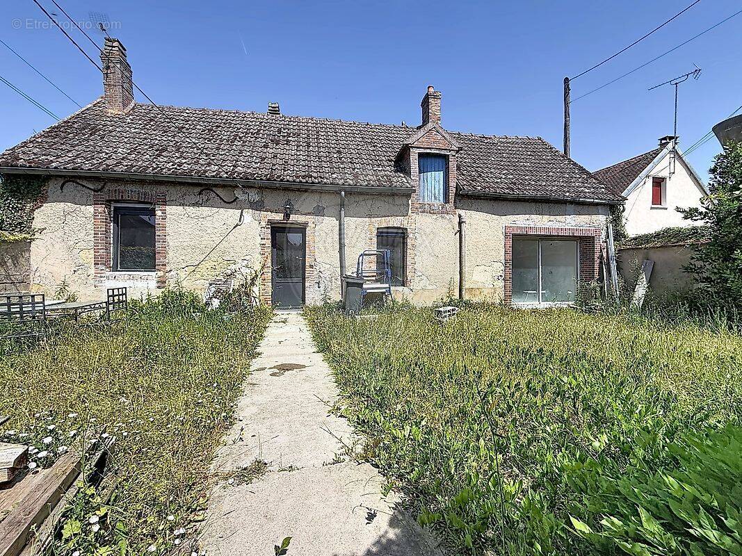 Maison à LES CLERIMOIS