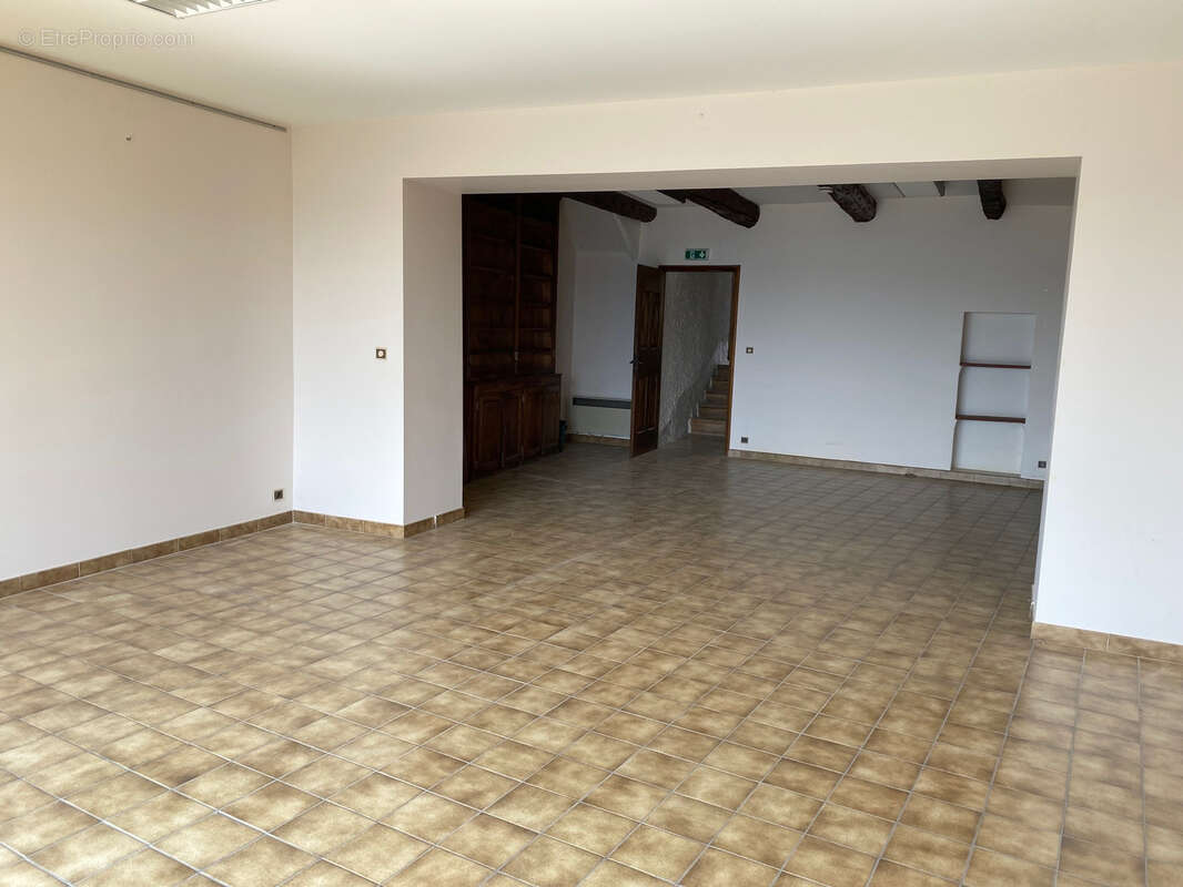 A VENDRE LURS Grande maison de village avec terrasse à rénover - photo 6