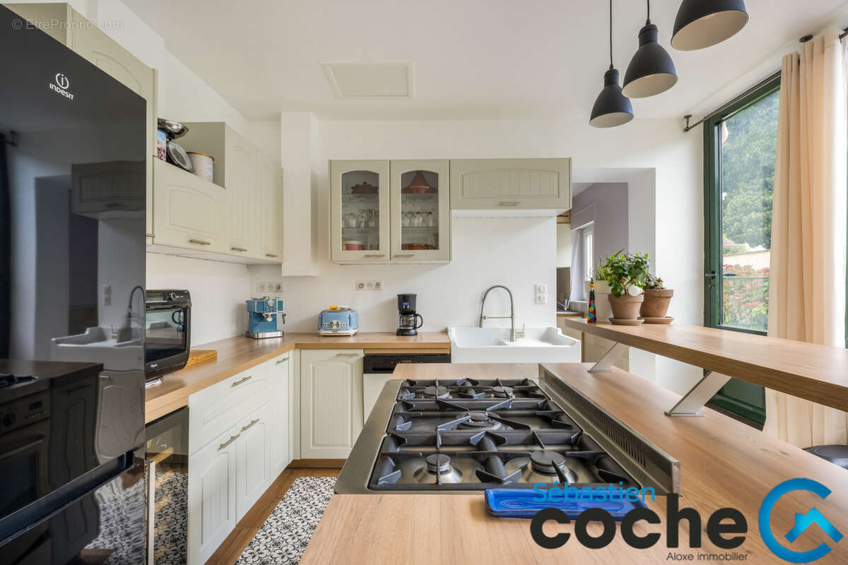 Maison à SAINT-BONNET-DE-MURE