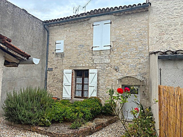 Maison à CASTELNAU-MONTRATIER
