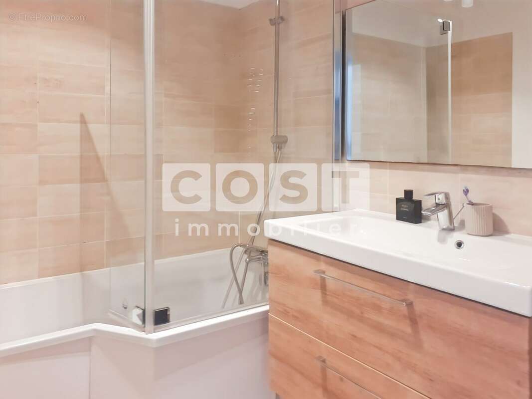 Appartement à COURBEVOIE