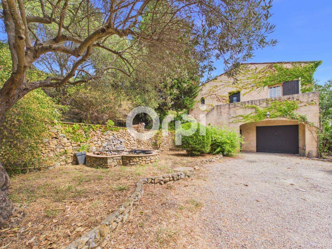 Villa individuelle a rafraichir - habitation + dependance + garage + annexes - vue imprenable - piscine a renover - terrain clos - photo 23