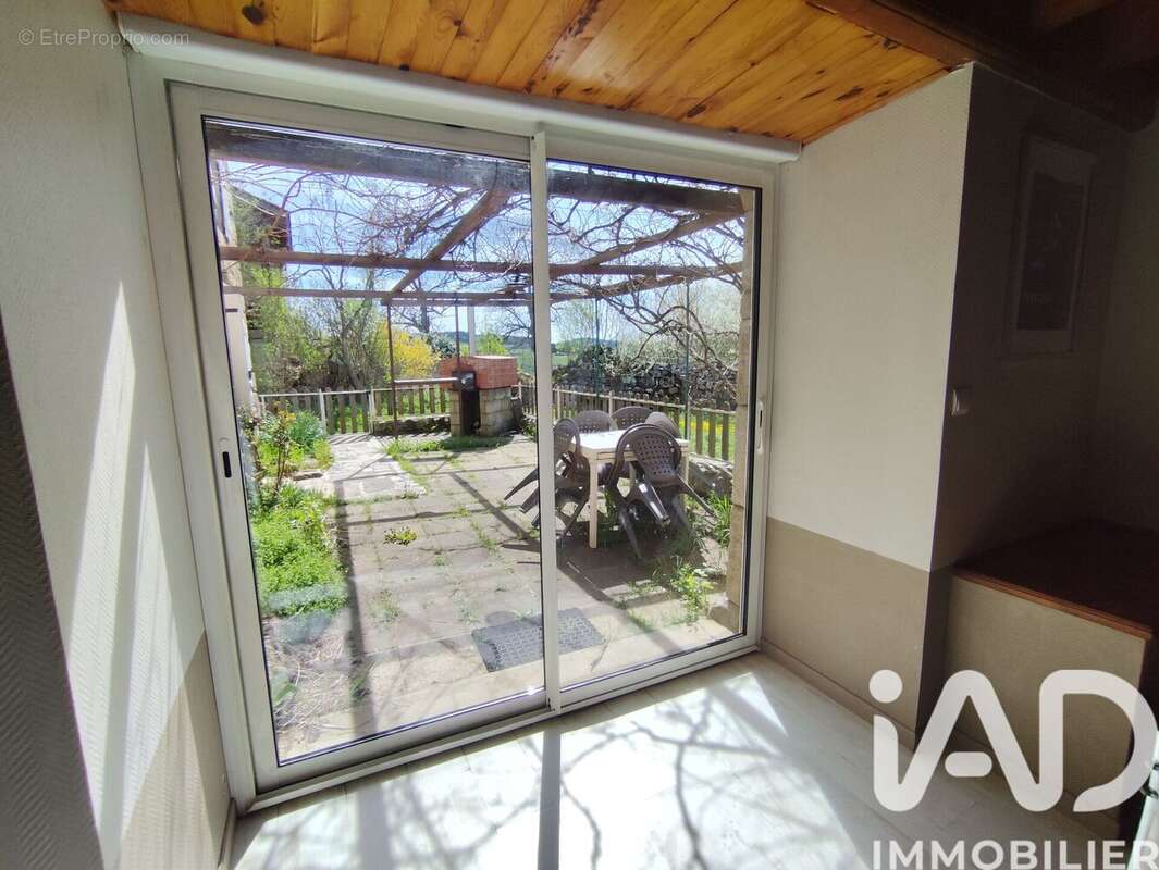 Maison 248 m² à Usson-En-Forez  - photo 8