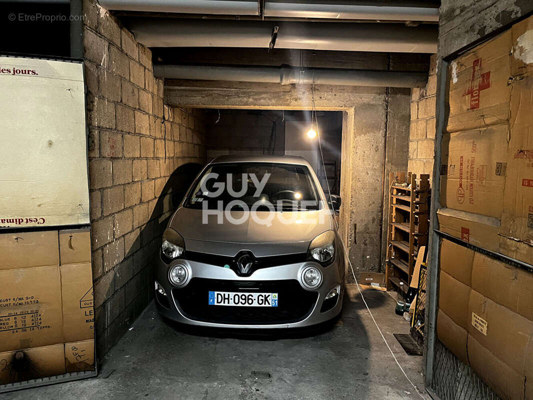 Parking à PARIS-12E
