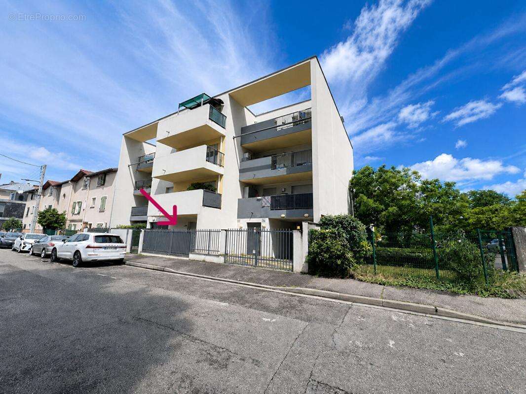 Appartement à DECINES-CHARPIEU