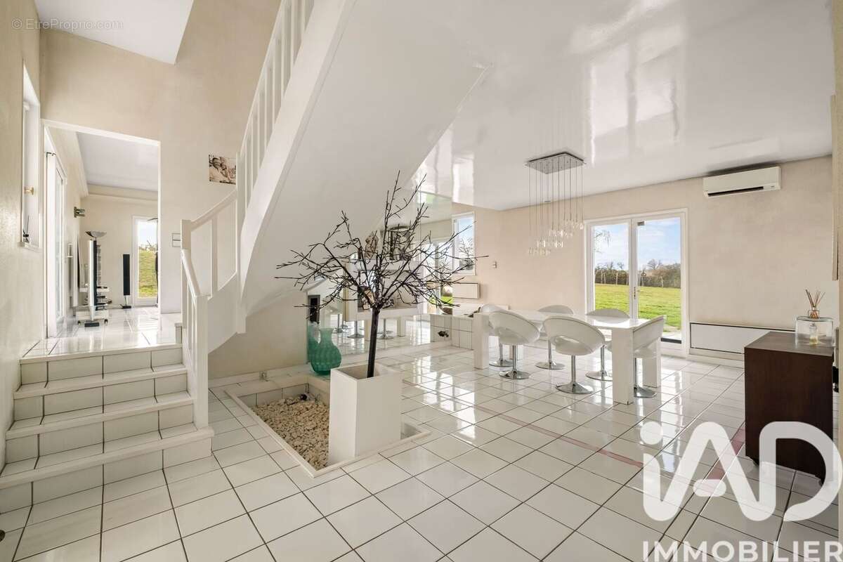 Photo 8 - Maison à SAINT-GENIS-LAVAL