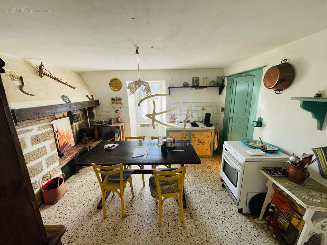 Maison 92 m² à Joannas  - photo 7