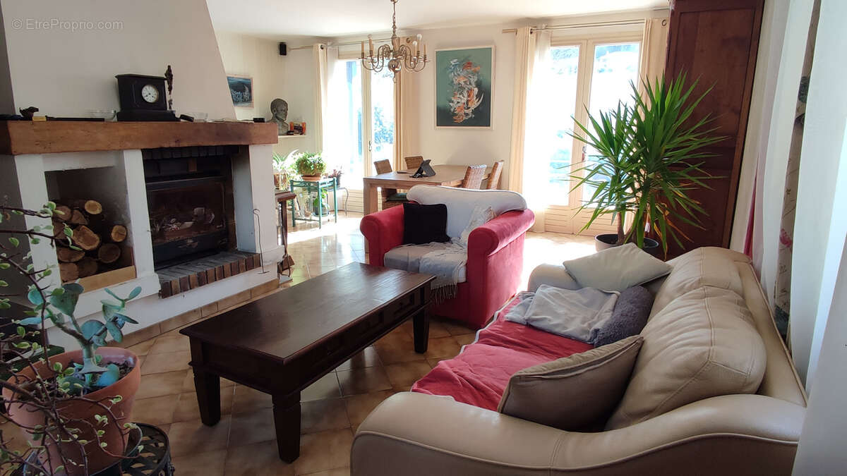 Maison à MONTAIGU-DE-QUERCY