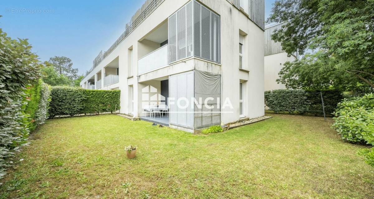 Appartement à PAREMPUYRE