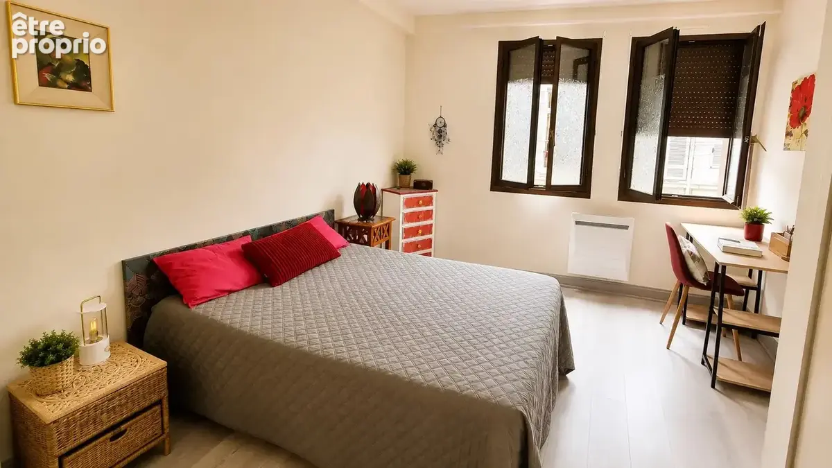 Exclusivite : centre ville appartement t2  au 1er étage . - photo 5