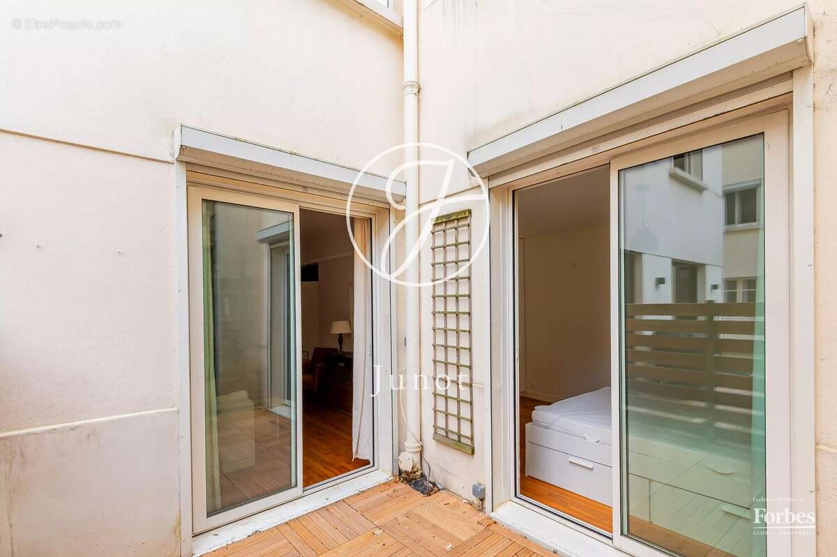 Paris 18e - BACHELET - Appartement à vendre - 2 pièces - 46,44m² Carrez - 1 chambre - Terrasse 7,12m². - photo 6