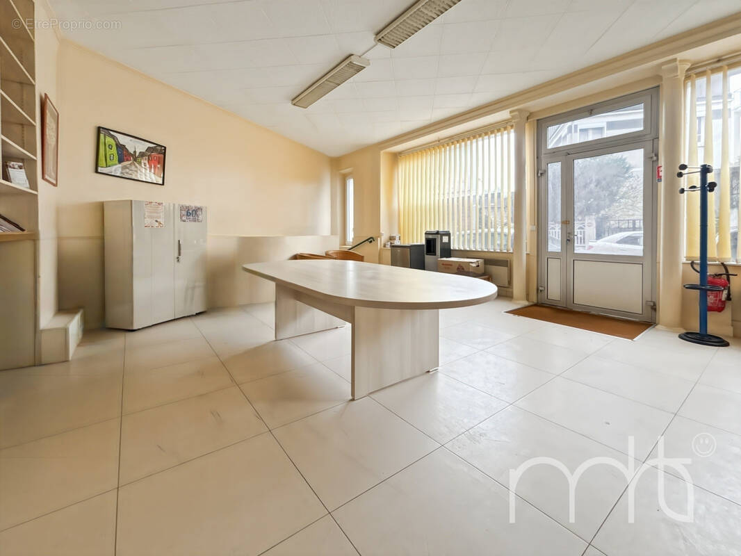 Commerce à COLOMBES