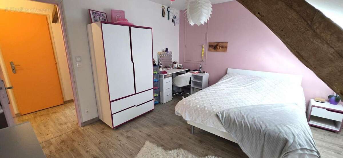 Maison à SAINT-HILAIRE-SUR-BENAIZE