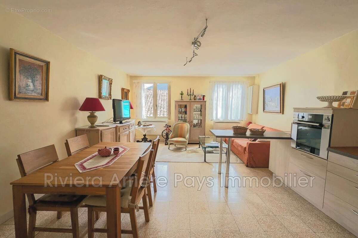 Appartement à PUGET-THENIERS