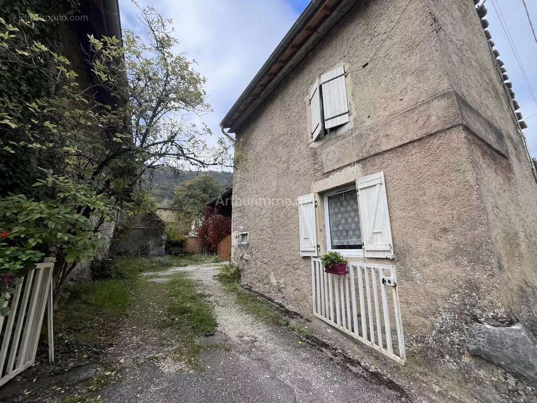 Maison à AMBLEON