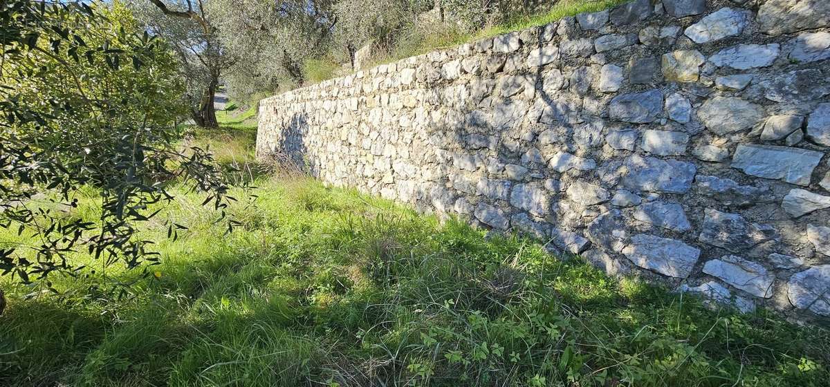 Terrain à TOURRETTE-LEVENS