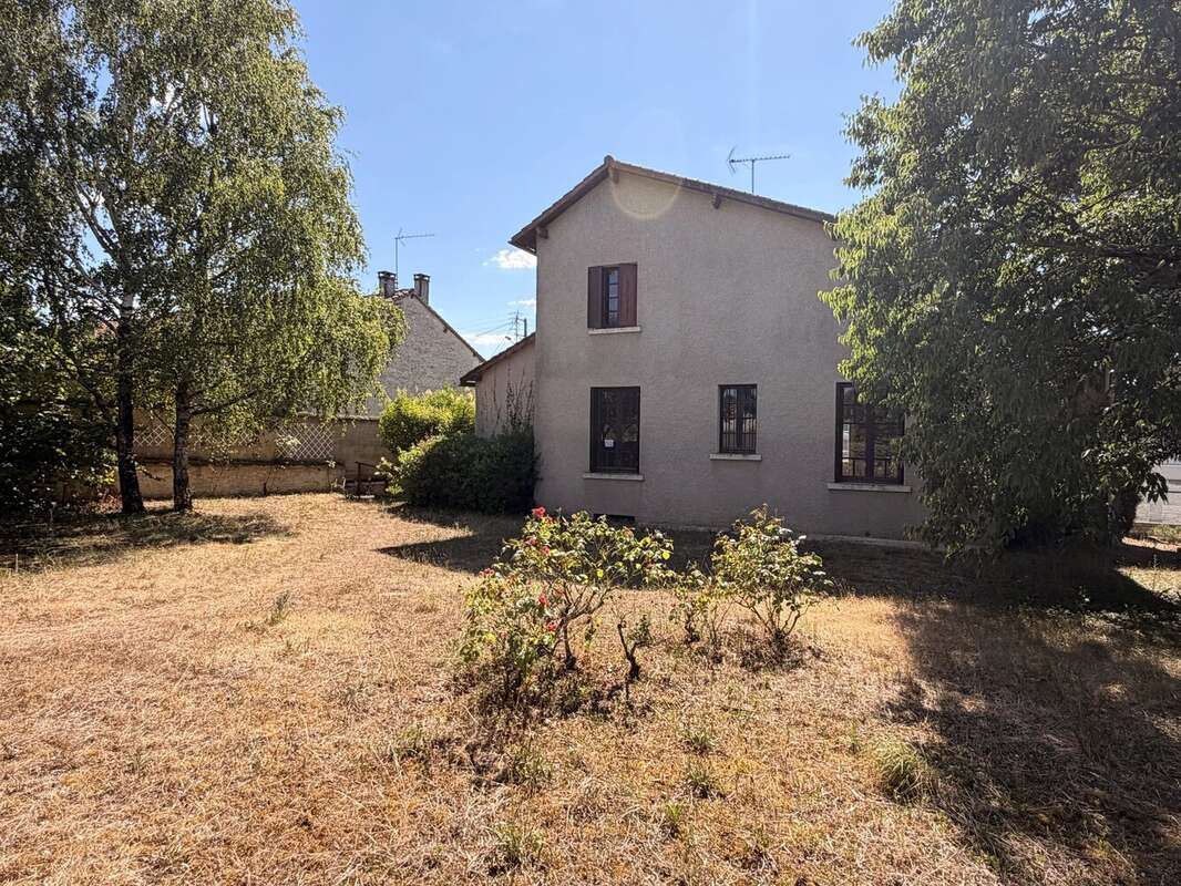 Maison de ville avec garage et beau potentiel au cœur de Ruffec - photo 19