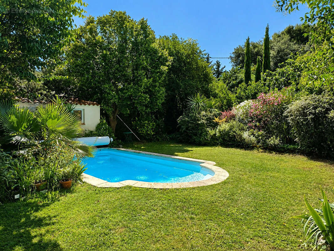 Vente terrain à Aubagne, parcelle de 560 m2 avec permis pour maison de plain-pied - photo 3