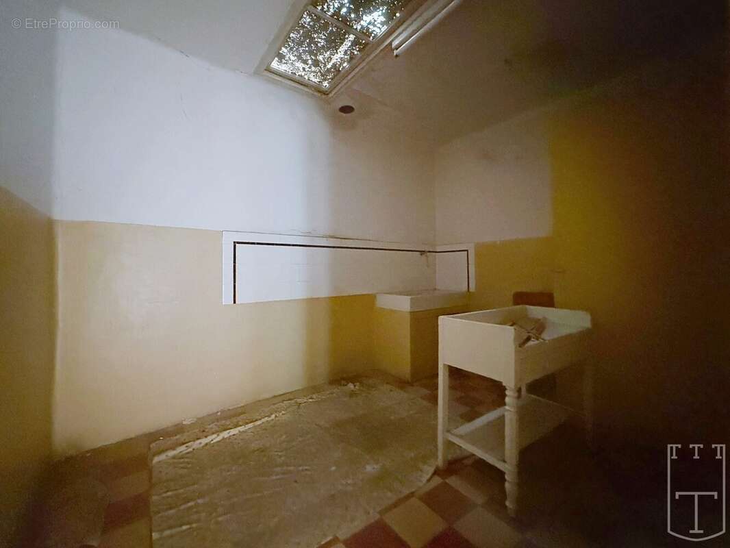 Maison en pierre A RENOVER avec possibilité de créer plusieurs logements. - photo 28
