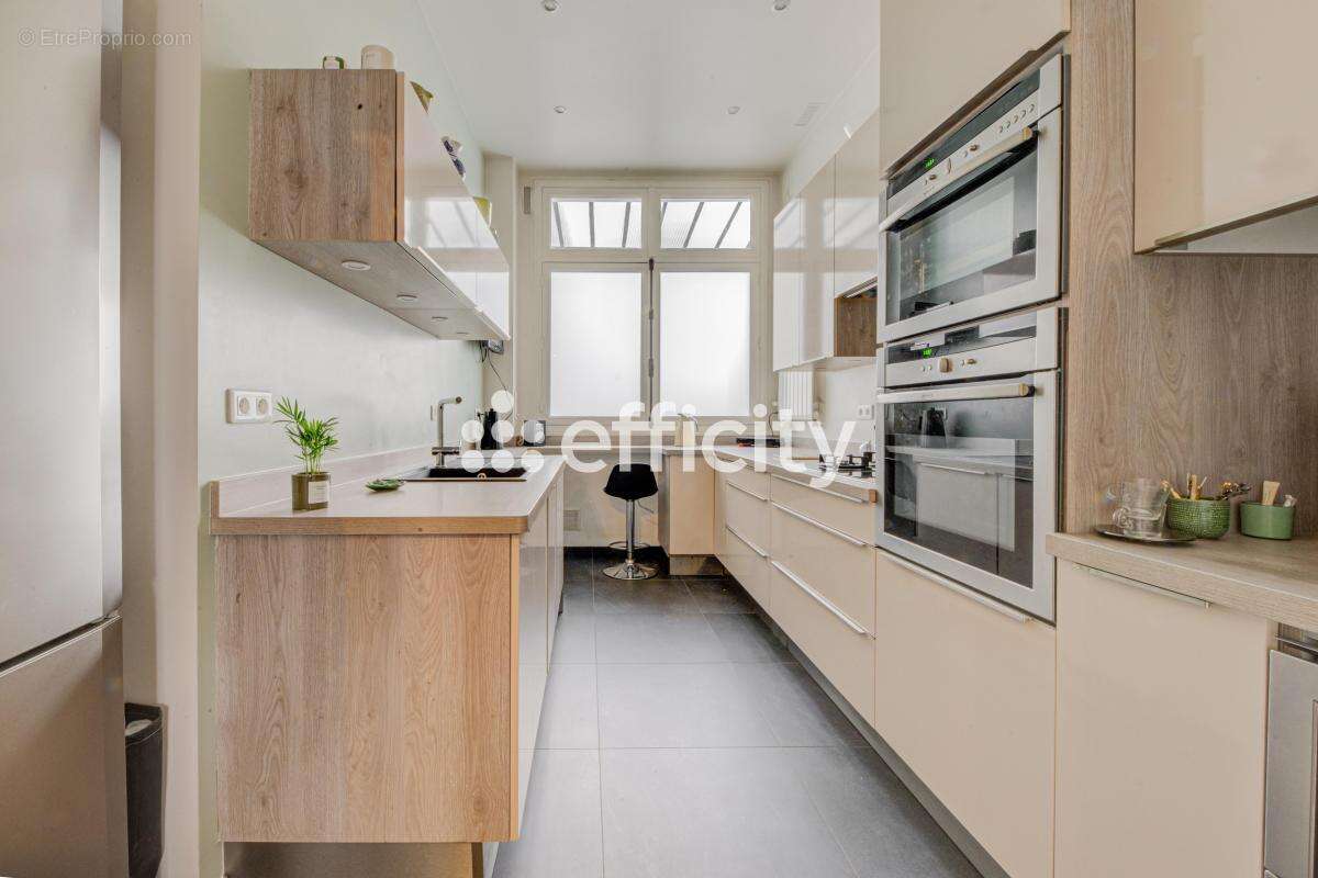 Appartement à PARIS-7E