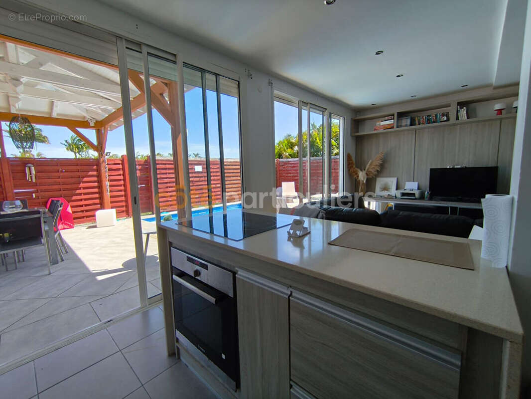 A VENDRE Villa  Saint-François 4 pièces - photo 5
