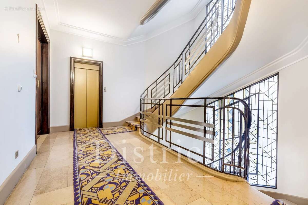 Appartement à PARIS-8E