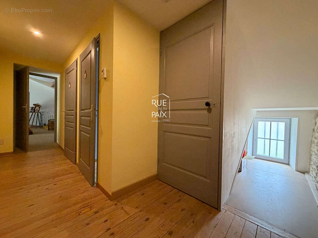 Maison à AZAY-LE-BRULE