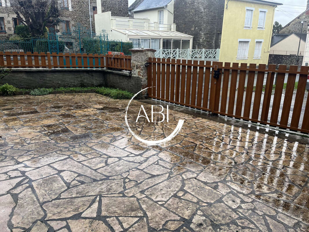 Maison à NEUILLY-LE-VENDIN