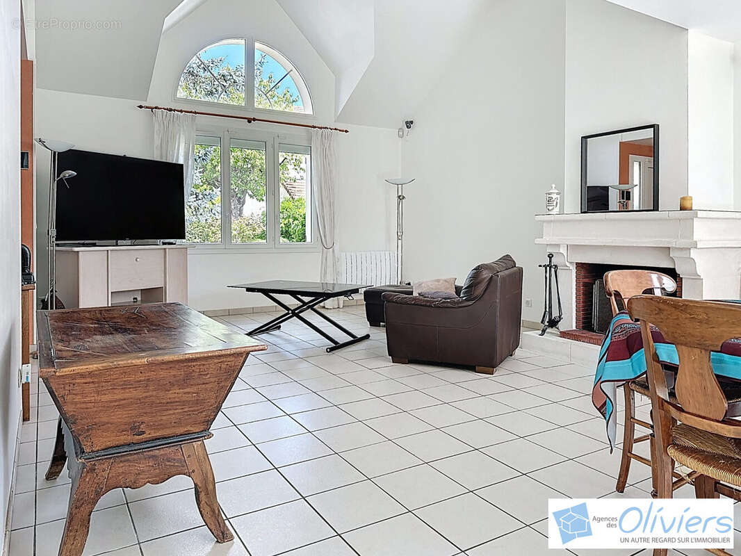 Maison à VOISINS-LE-BRETONNEUX