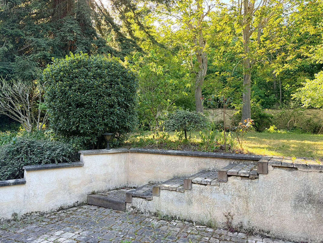Maison à LE MESNIL-LE-ROI
