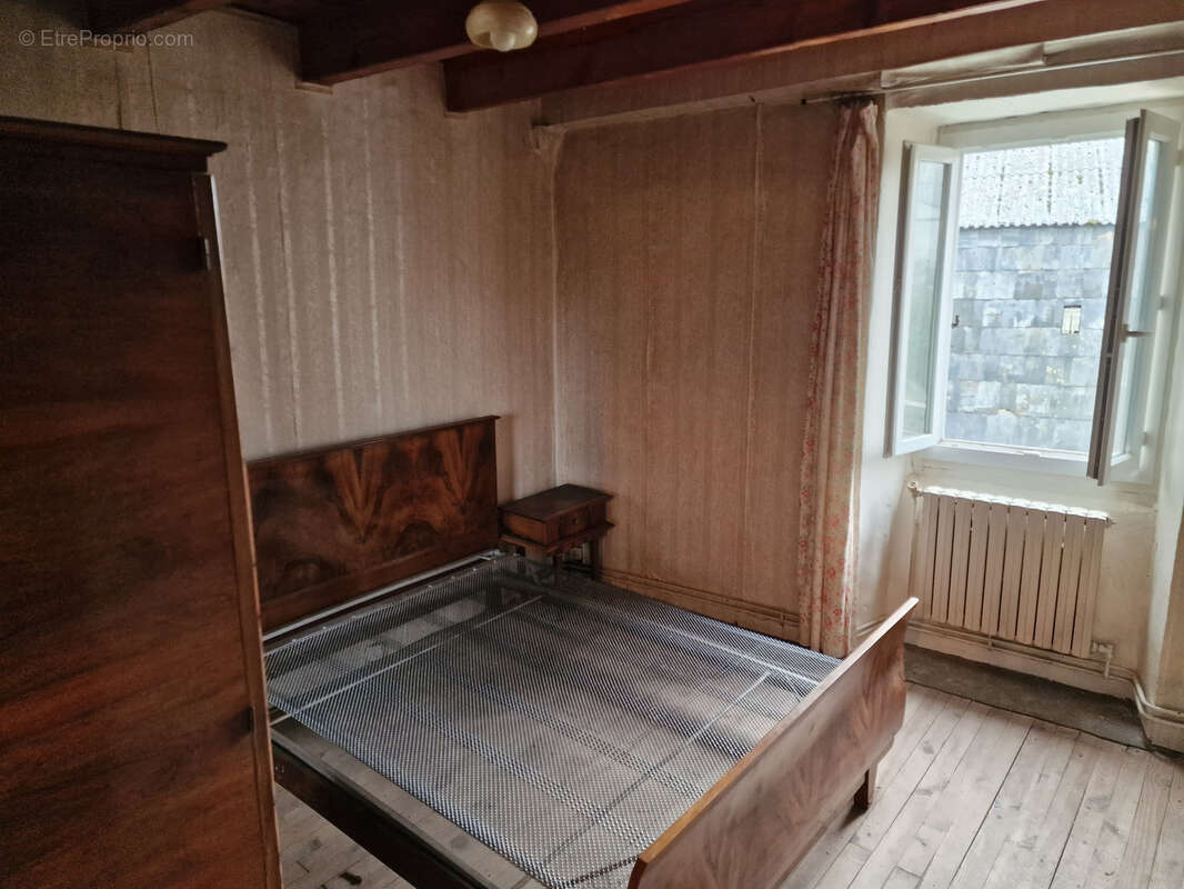 Maison à MURAT-SUR-VEBRE