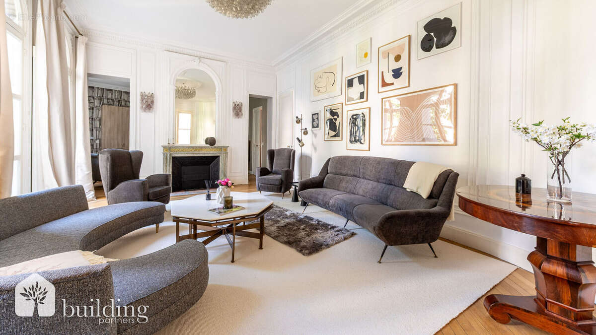 Appartement à PARIS-16E