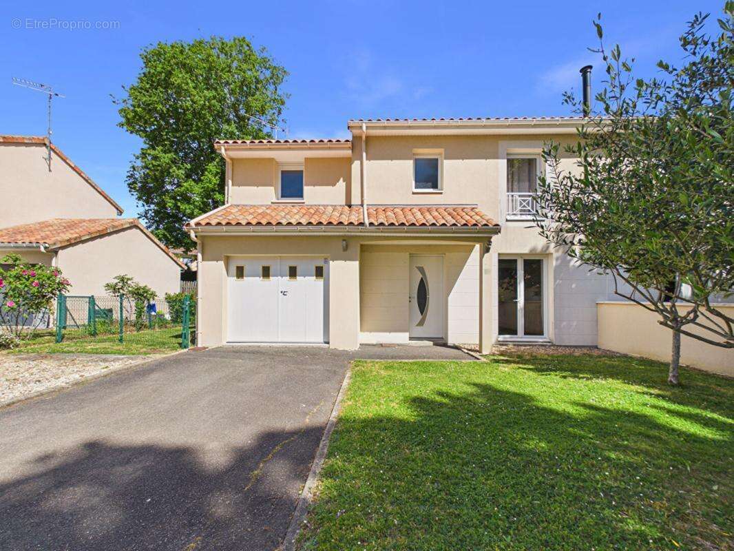 Maison de 124 m 2 à Mignaloux Beauvoir , 3 chambres, 1 bureau,  jardin, garage - photo 13