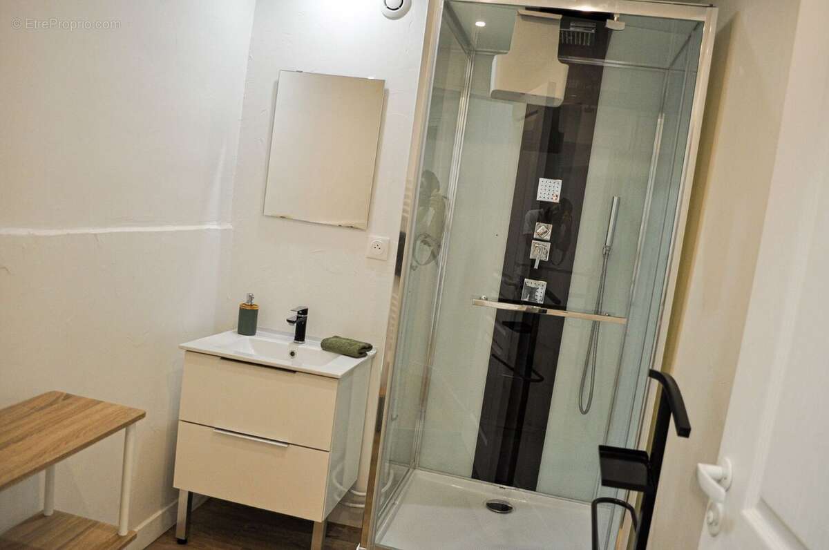 Maison en pierre - 247 m² - 8 chambres - Terrain 2 130 m² - Savignac-les-Églises - photo 6