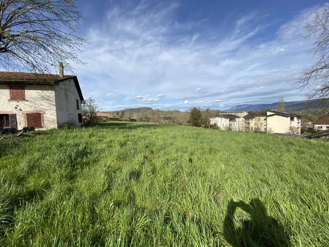 Terrain à SAINT-GEOIRE-EN-VALDAINE