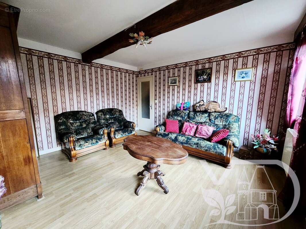 Appartement à BRESLES