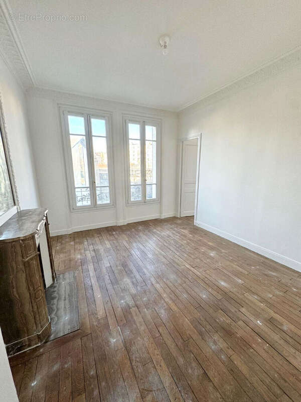 Appartement à COURBEVOIE