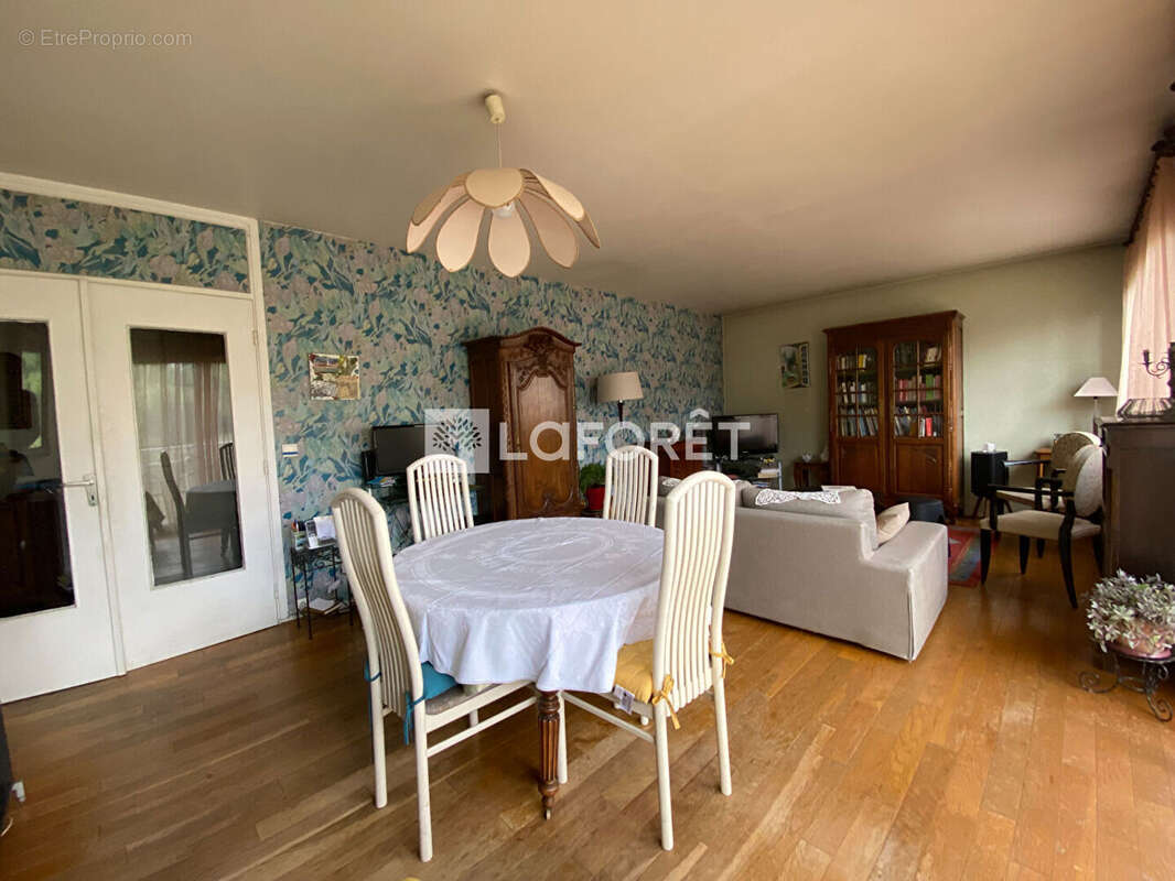 Appartement 2 chambres avec balcon, cave et parking sous-sol  ROUEN Descroizilles - photo 2