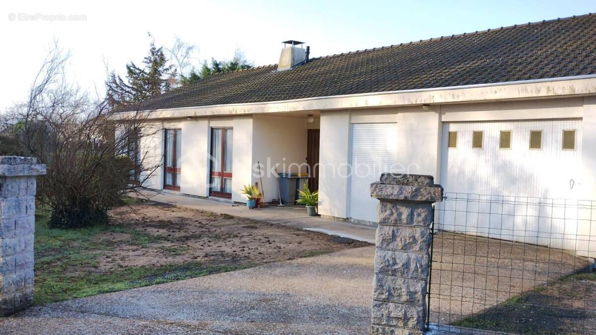 Maison à NAZELLES-NEGRON