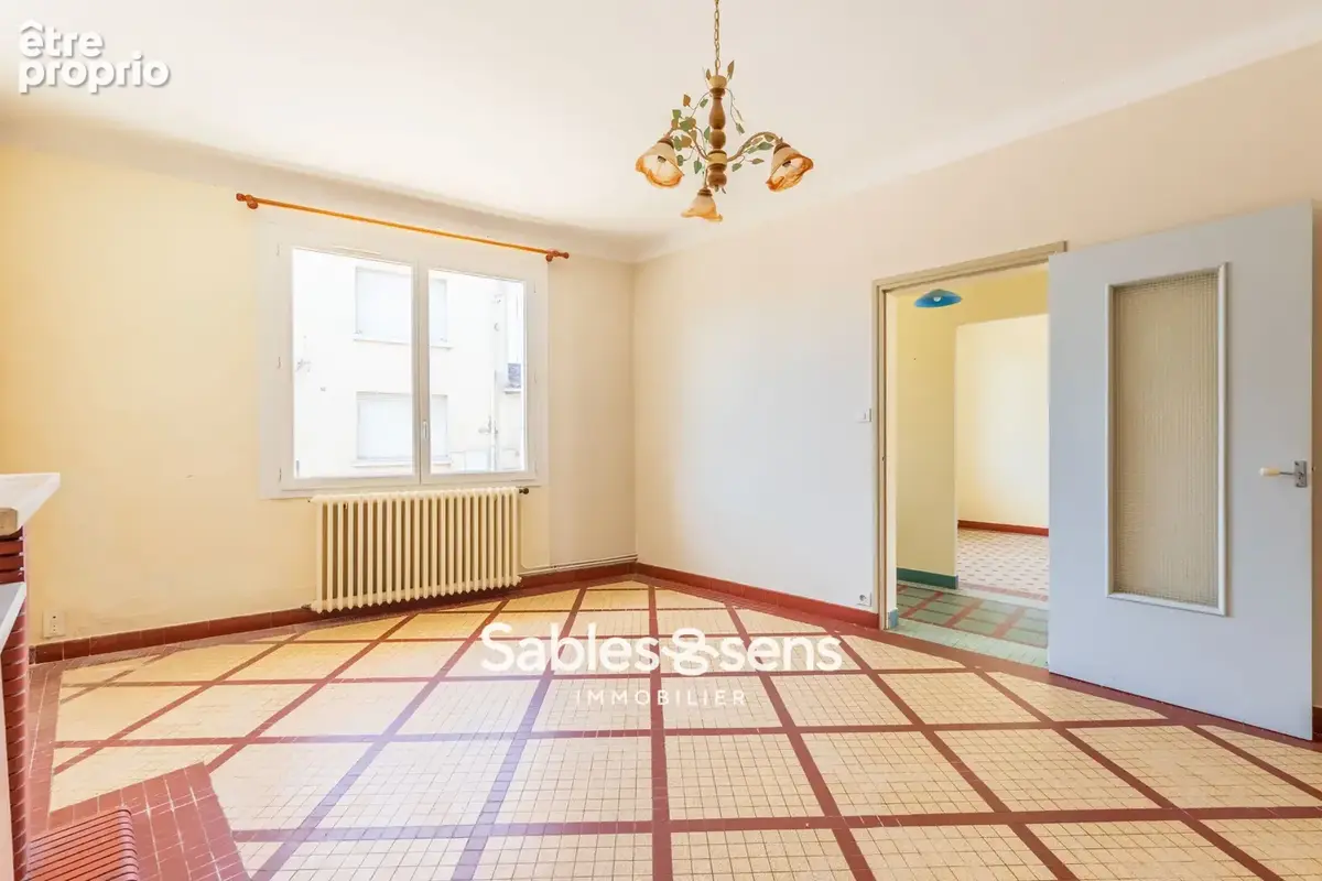 Maison T5 à rénover avec garage dans le bourg d'Olonne-sur-Mer - photo 2