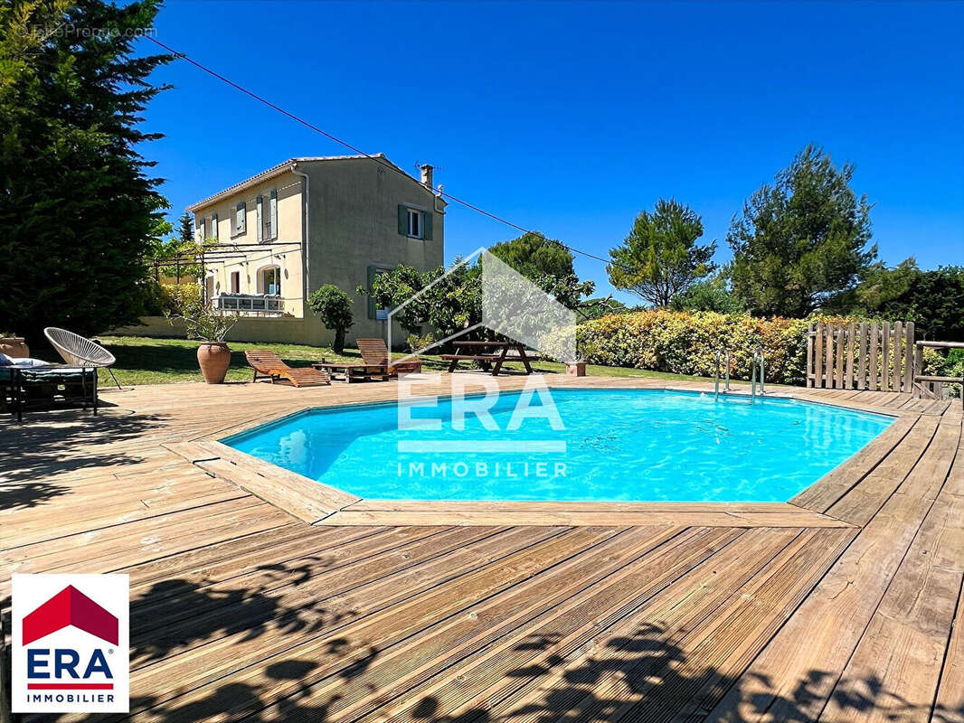 Maison à LA ROQUE-SUR-PERNES