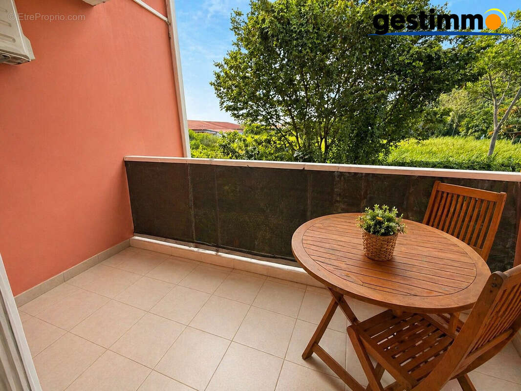 Appartement à REMIRE-MONTJOLY