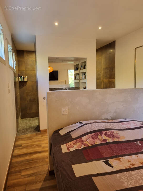 Maison récente de plain pied avec un garage de 120 m2 - photo 17