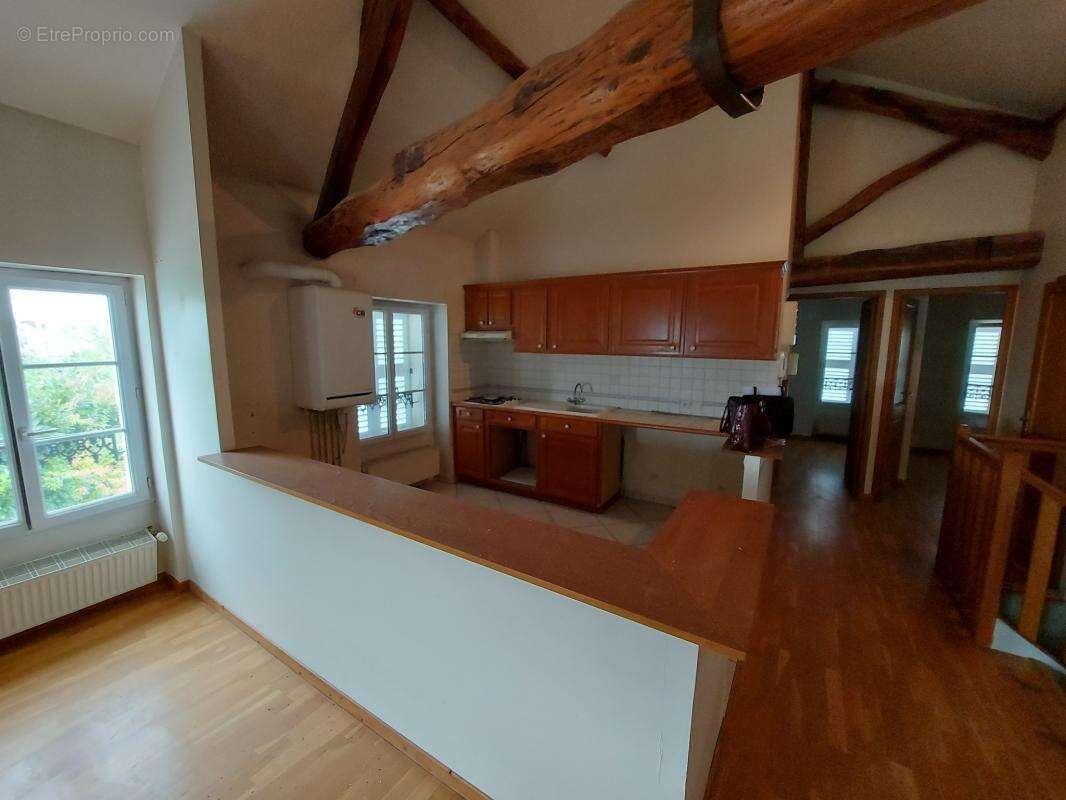 Appartement à JUZIERS