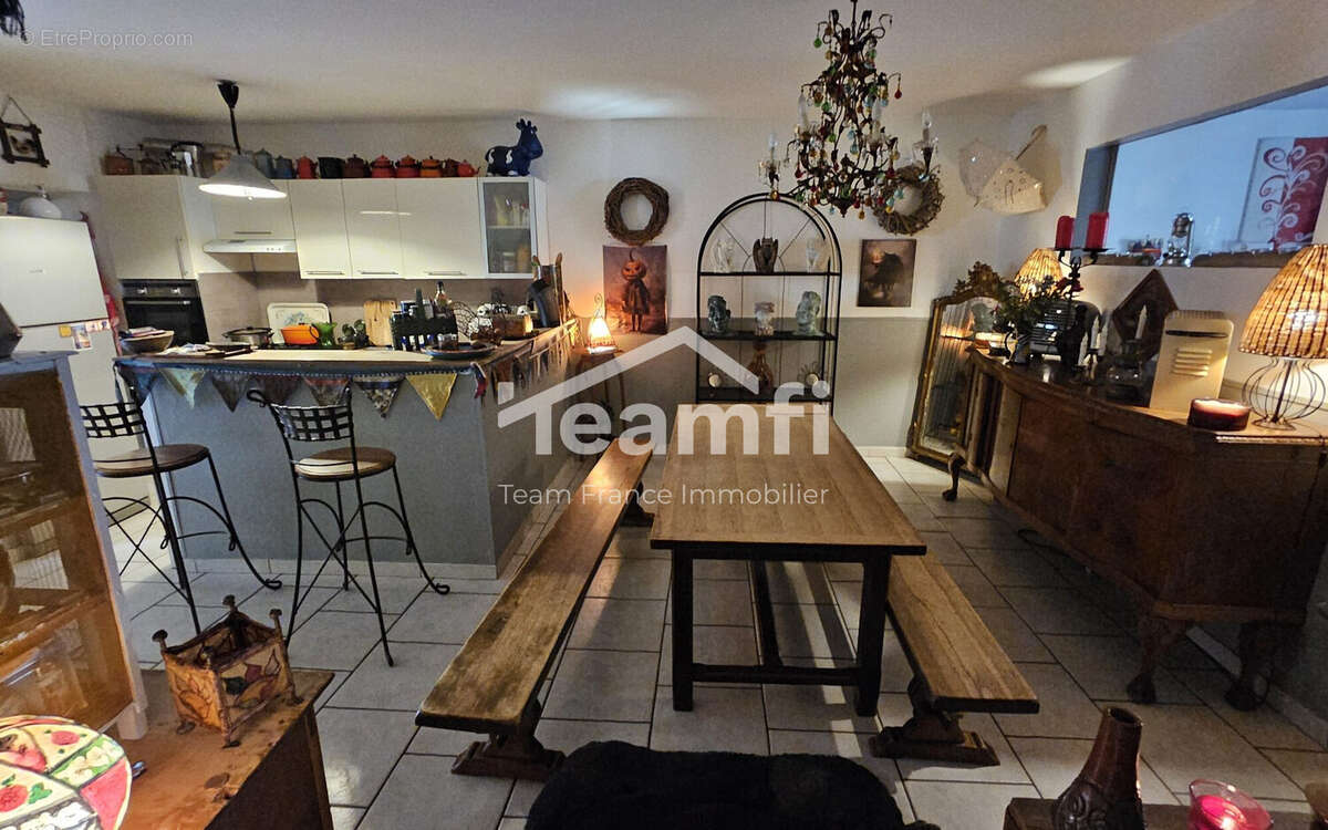 Appartement 1er étage - Appartement à BESSEGES