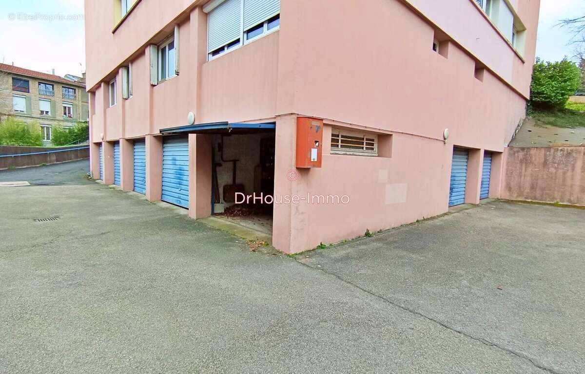 Parking à SAINT-ETIENNE