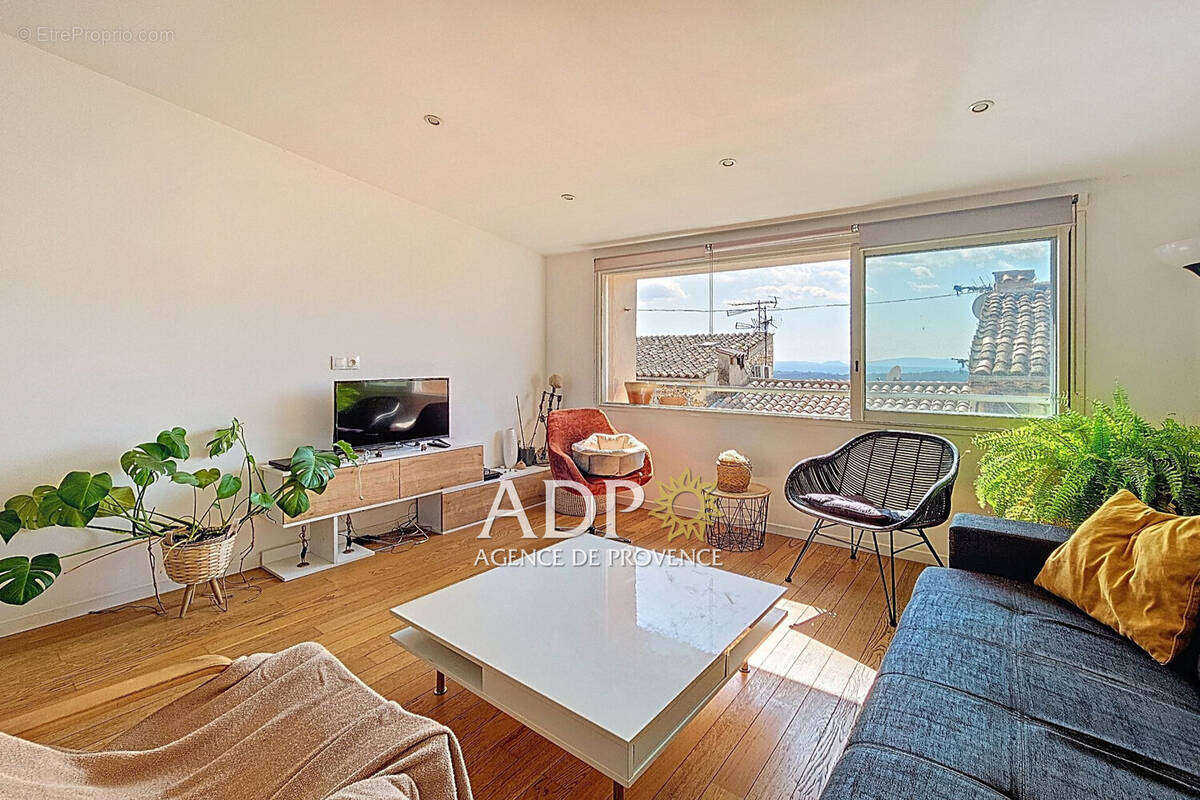 Maison à SAINT-CEZAIRE-SUR-SIAGNE