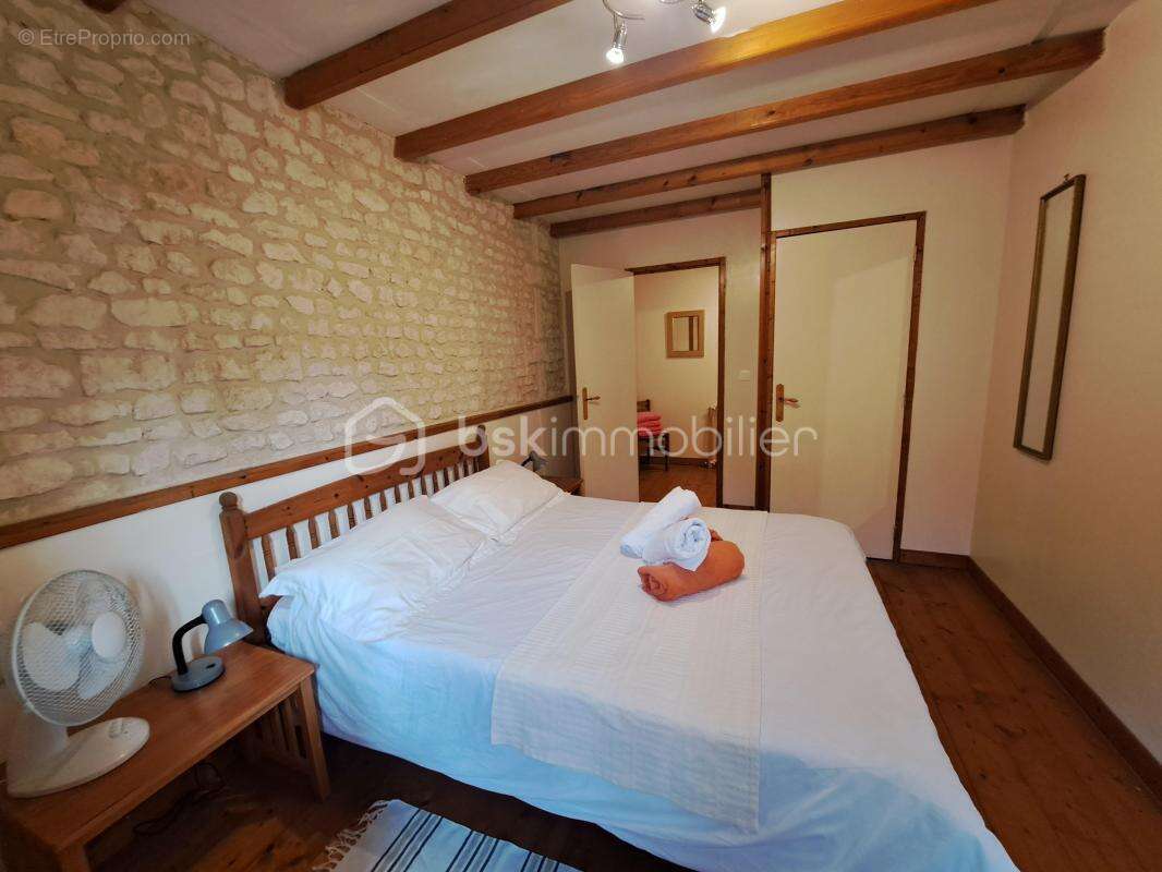 Maison à SAINT-PIERRE-DE-JUILLERS